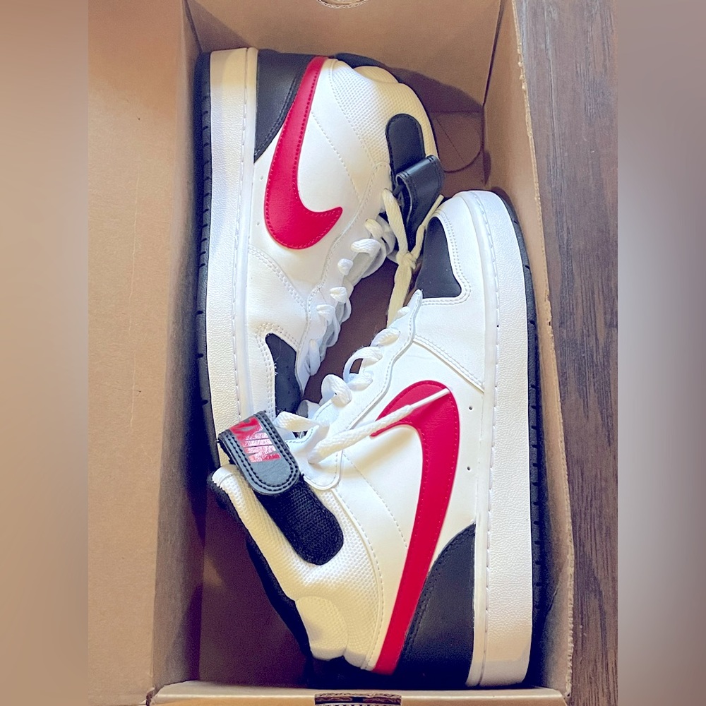 nike kids court borough mid 7Y